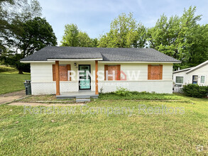 Building Photo - 11 W Rollins Rd
