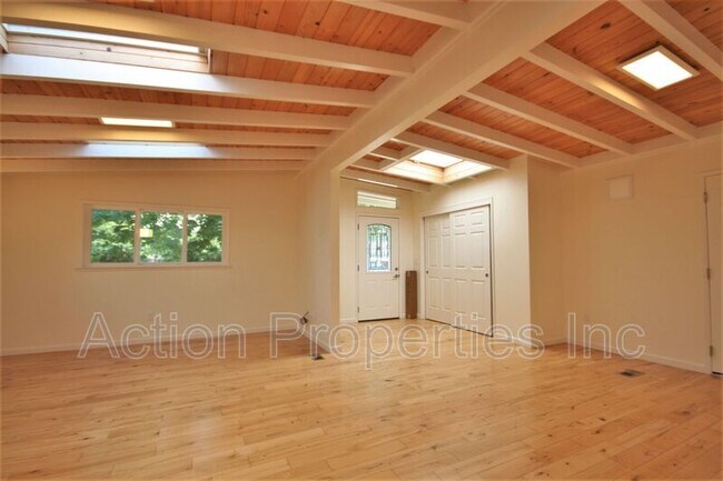 Building Photo - 2480 Whitney Dr