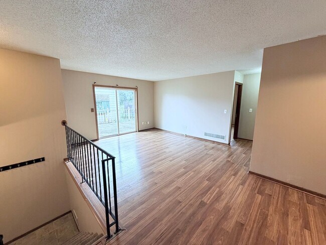 Foto del edificio - Versatile Oakdale Home Featuring 2 Kitchens, Sun Deck & Mother-in-Law Suite!