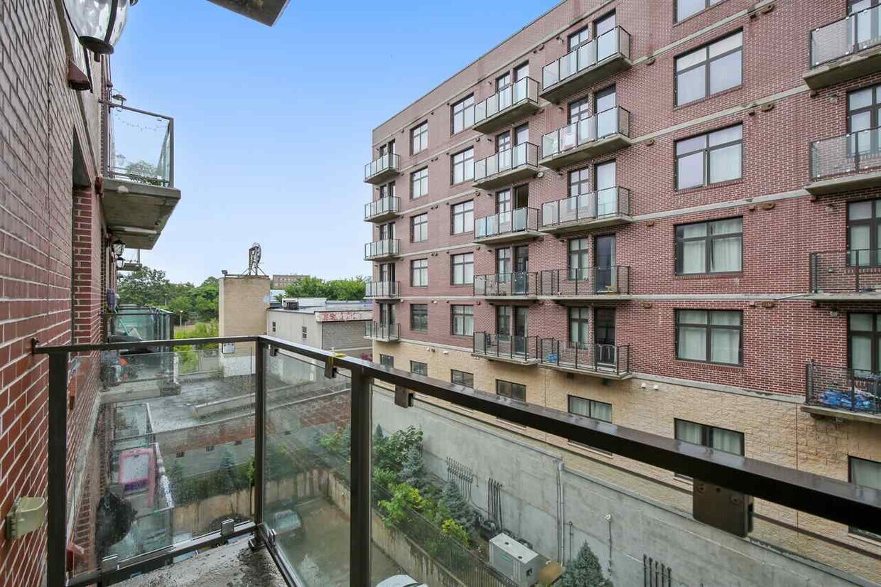 Foto principal - 3075 John F. Kennedy Blvd