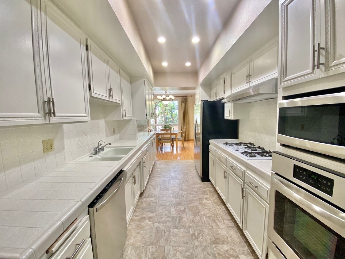 Kitchen - 10671 Holman Ave