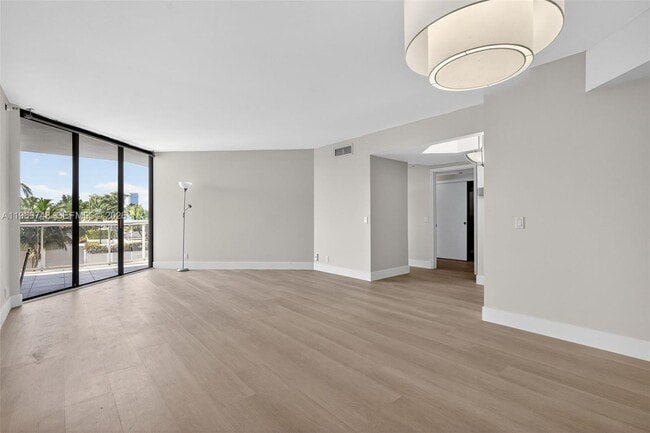 Building Photo - 3610 Yacht Club Dr