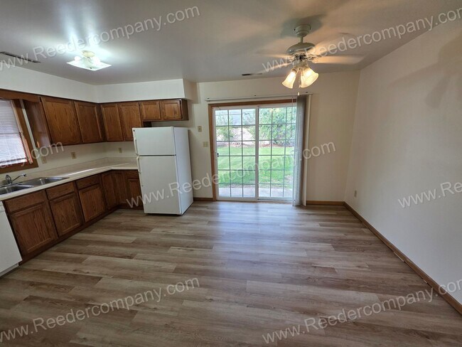 Foto del edificio - Spacious 2 bedroom 2 bathroom duplex in Hi...