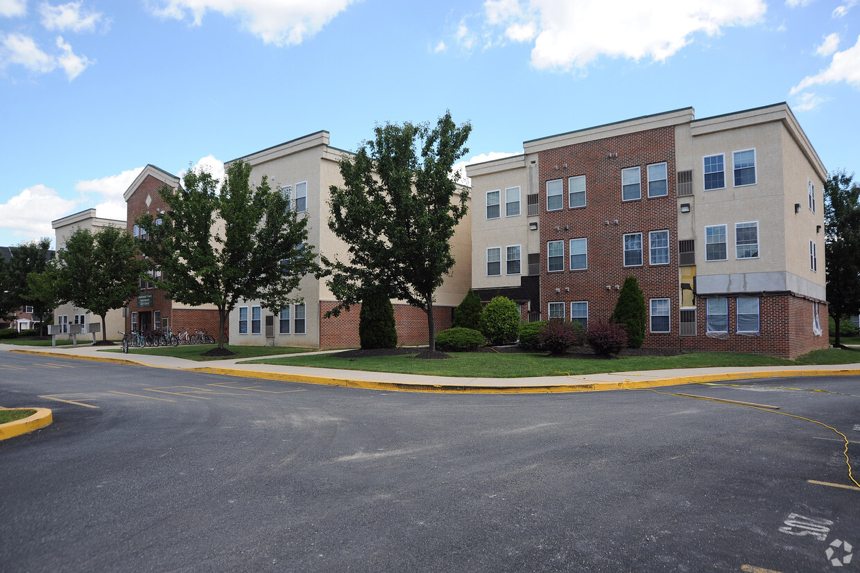 Primary Photo - Continental Court Apartments