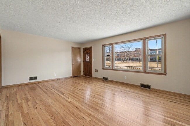 Foto del edificio - 2406 S 46th St