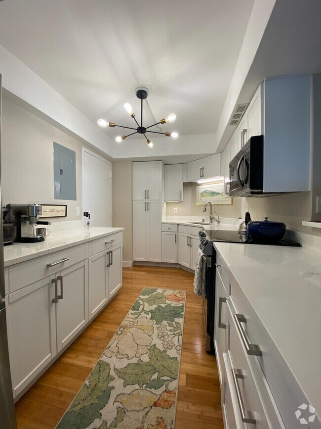 Building Photo - 2425 Presidential Way