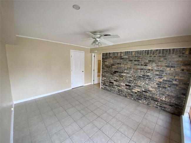 Building Photo - 1361 Westlawn Dr