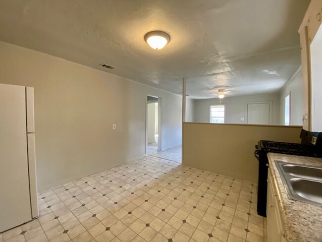 Foto del edificio - 2 Bedroom 1 Bath Home In Bossier City! - S...