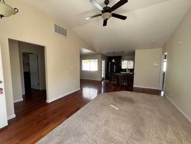 Building Photo - 856 Alyssum Ct