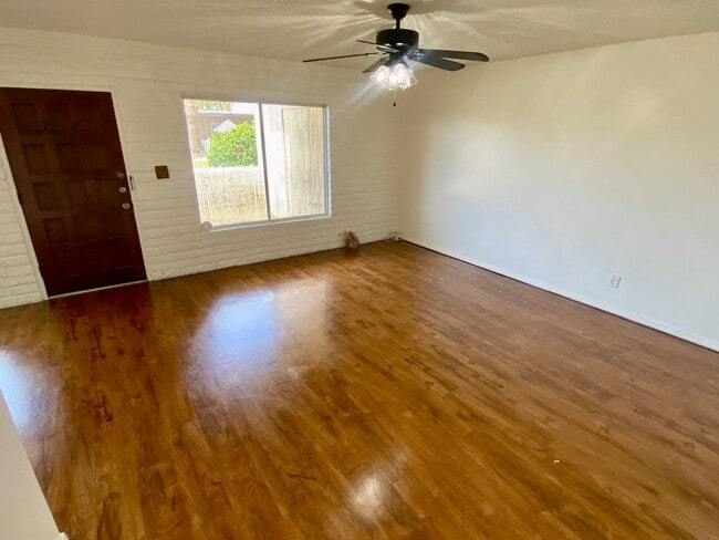 Building Photo - 2 Bedroom 1 Bathroom in Litchfield Park