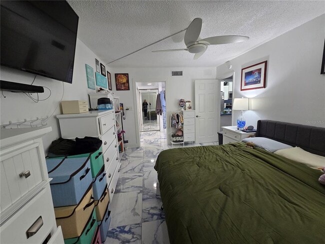 Foto del edificio - 19505 Quesada Ave