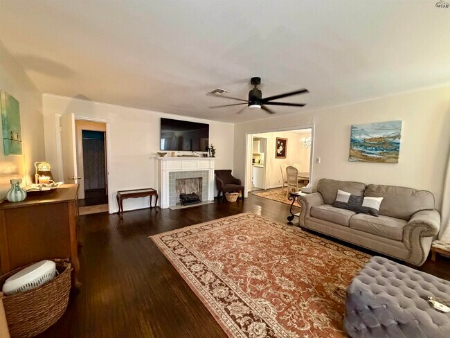 Foto del edificio - 3301 Seymour Rd