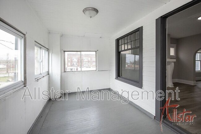Foto del edificio - 13815 Idarose Ave