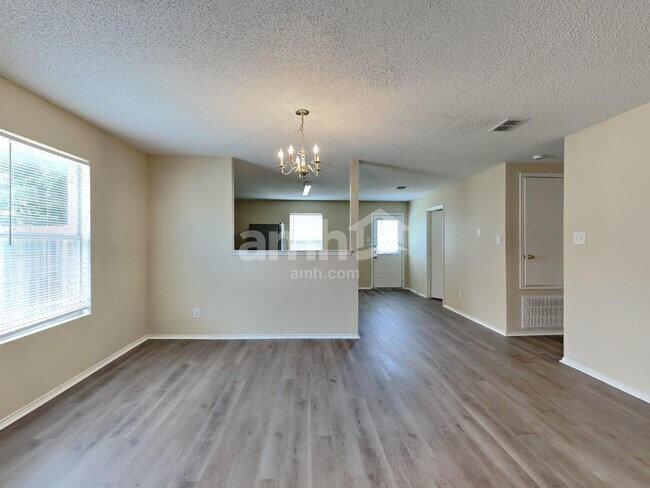 Foto del edificio - 4217 Meadowknoll Dr