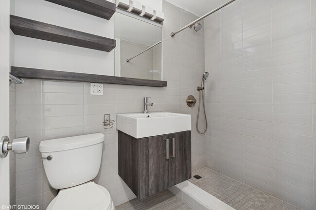 Foto del edificio - 1700 E 56th St