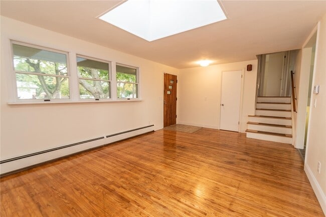 Building Photo - 5 Adeane Dr W