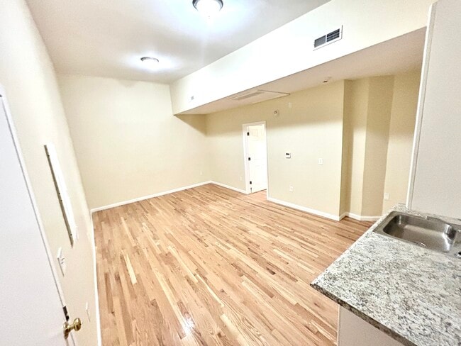 Building Photo - 135 W Main St