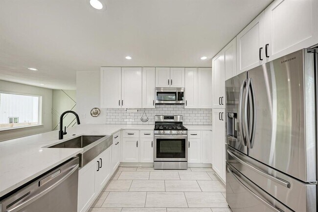 Foto del edificio - 1703 Hillcrest Ln