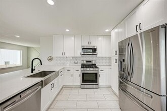 Building Photo - 1703 Hillcrest Ln
