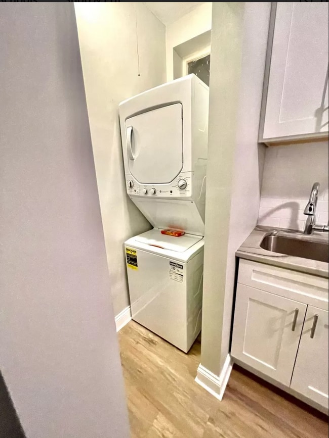 Building Photo - 3720 N Clark St