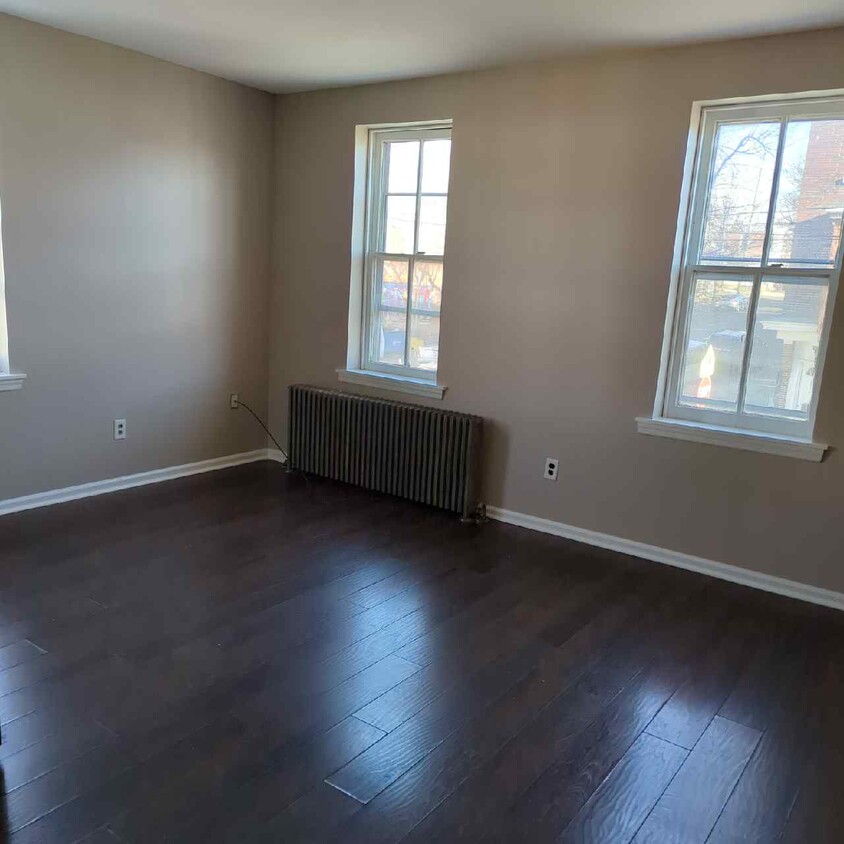 Building Photo - 400 S Van Buren St