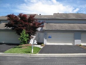 Building Photo - 219 Woods Edge Ct