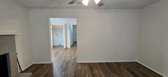 Foto del edificio - Beautiful 2-Bedroom Duplex in Longview! Co...