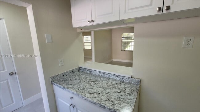 Foto del edificio - 13240 Port Said Rd