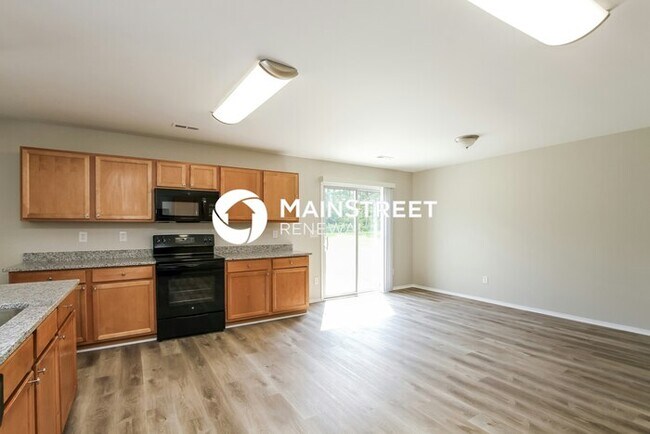 Building Photo - 3 Bedroom Pet-Friendly Home in HUNTERSVILLE, NC with Main Street Renewal