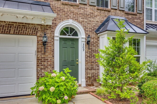 "Charming 3-Bedroom Retreat in Fort Mill -... - "Charming 3-Bedroom Retreat in Fort Mill -... Apartment