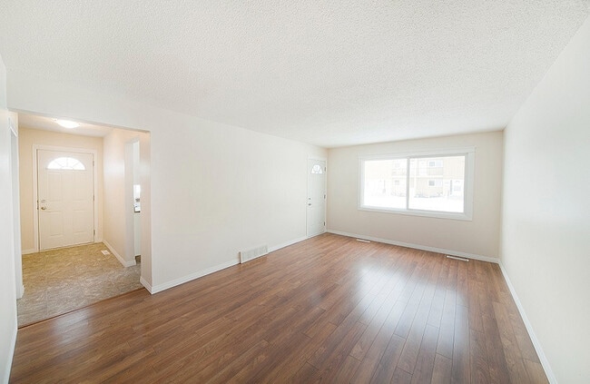 Photo du bâtiment - Elmwood Townhomes