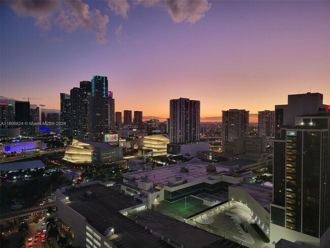 Building Photo - 1717 N Bayshore Dr