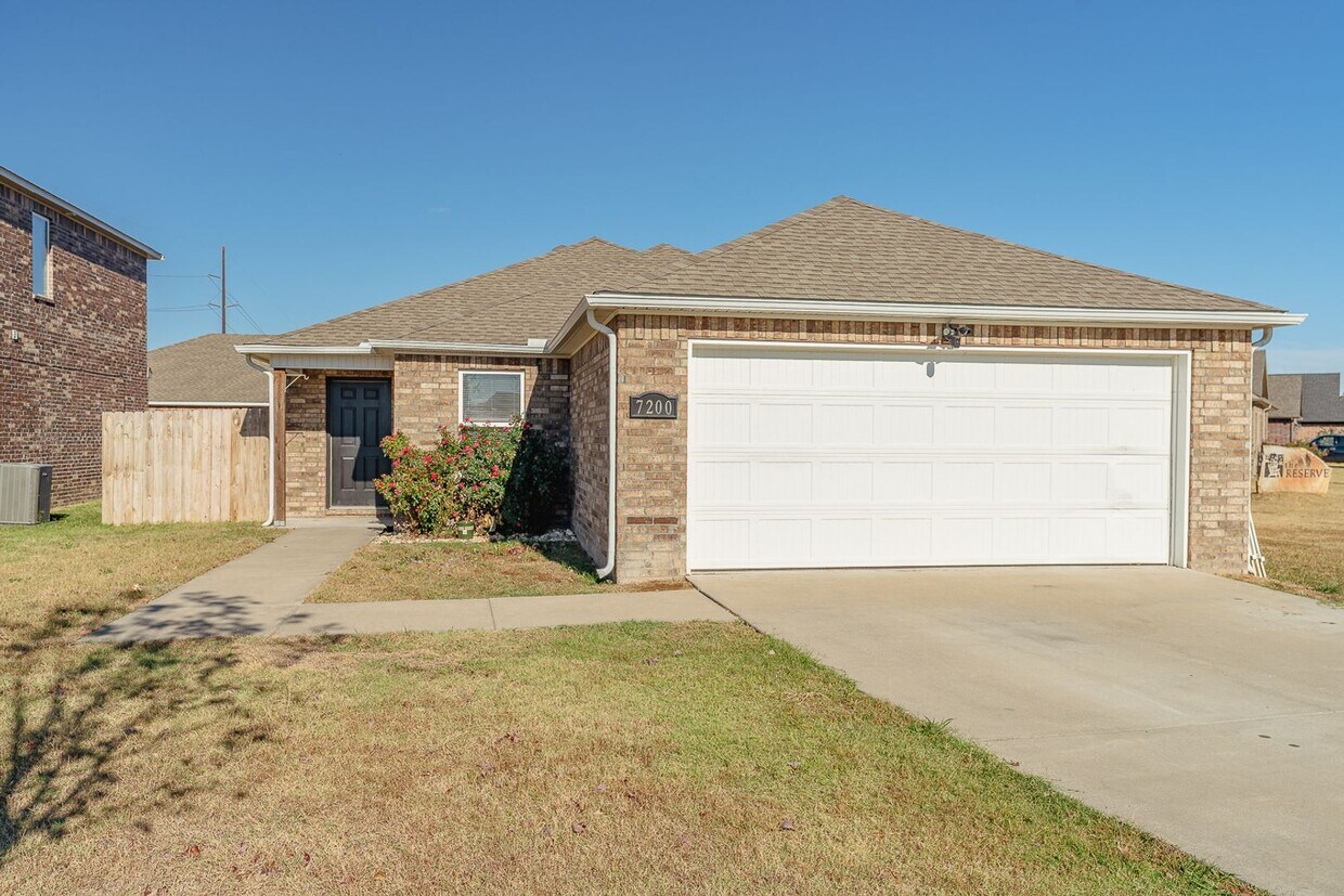 Foto principal - Beautiful 3-bedroom 2 bath Home in Legenda...