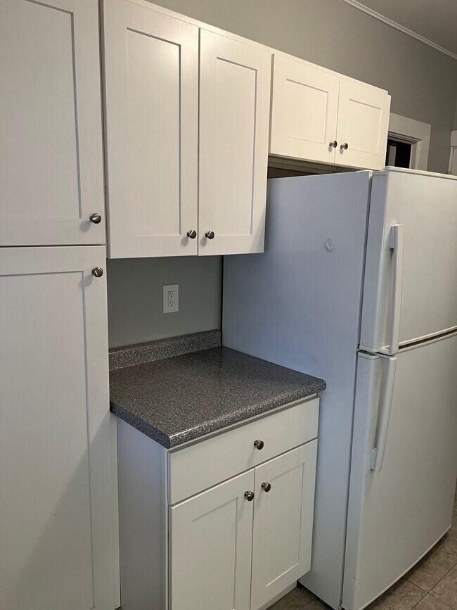 Kitchen - 8 Grove St