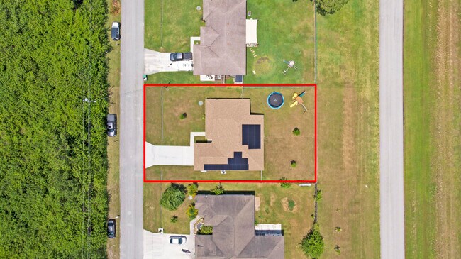 Building Photo - 6245 NW Gisela St
