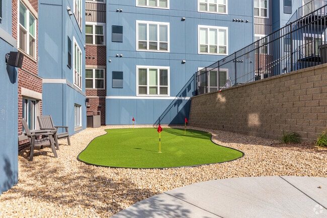 Outdoor Golf Putting Green - Novo