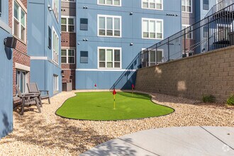 Building Photo - Novo