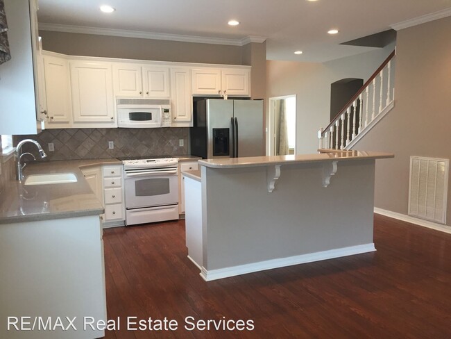 Building Photo - 4 br, 2.5 bath House - 142 Grey Eagle