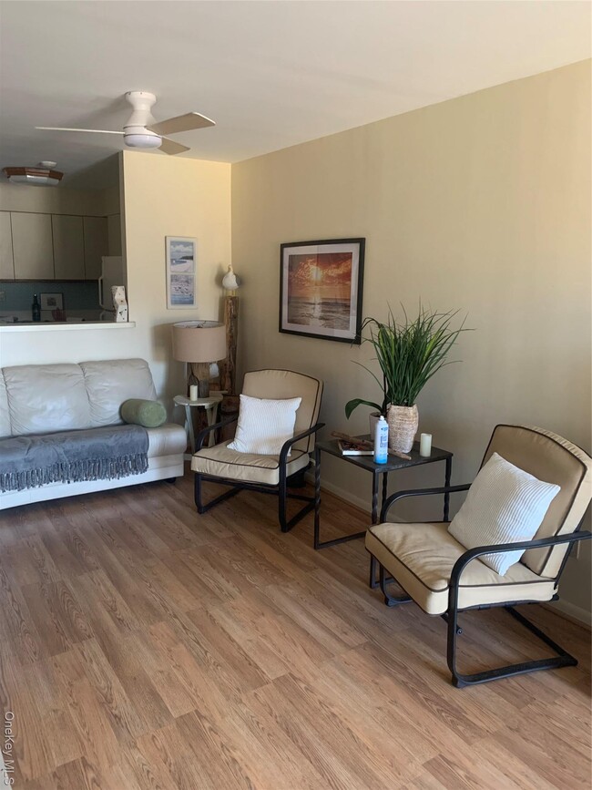 Building Photo - 360 Shore Rd