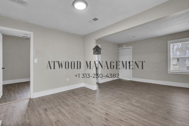 Foto del edificio - This beautifully updated 4-bedroom, 1-bath single-family home is ready for move-in!