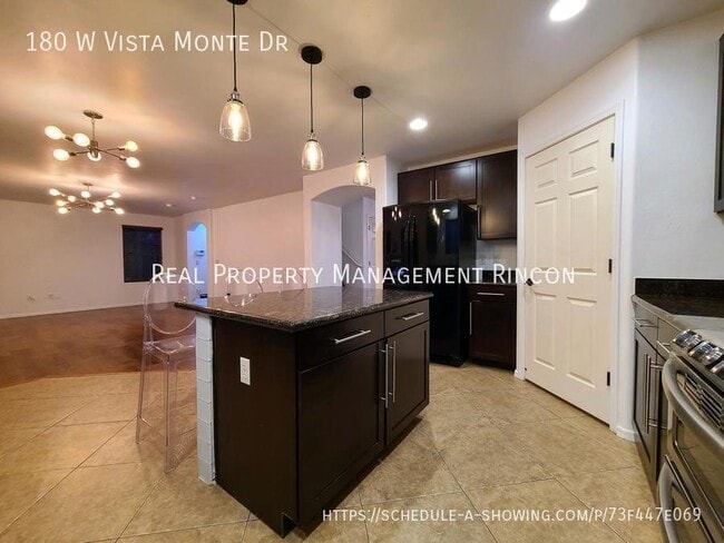 Foto del edificio - 180 W Vista Monte Dr