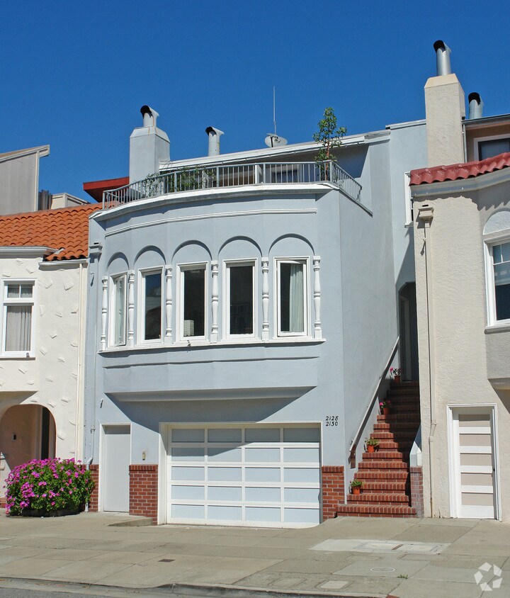 Foto del edificio - 2128-2130 Bay St