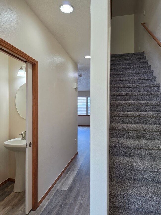 Foto del edificio - 355 SW Pemberly Loop