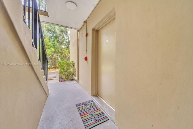 Building Photo - 10401 N Kendall Dr