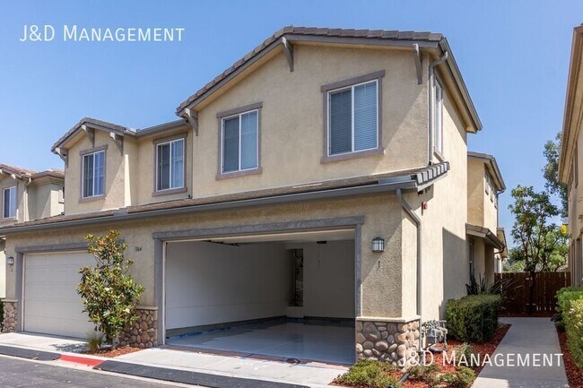 Foto del edificio - Luxurious Townhome w/2 Car Garage, Private...
