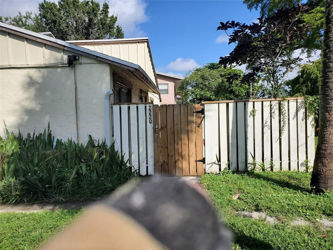 Primary Photo - 2220 NW 59th Ave