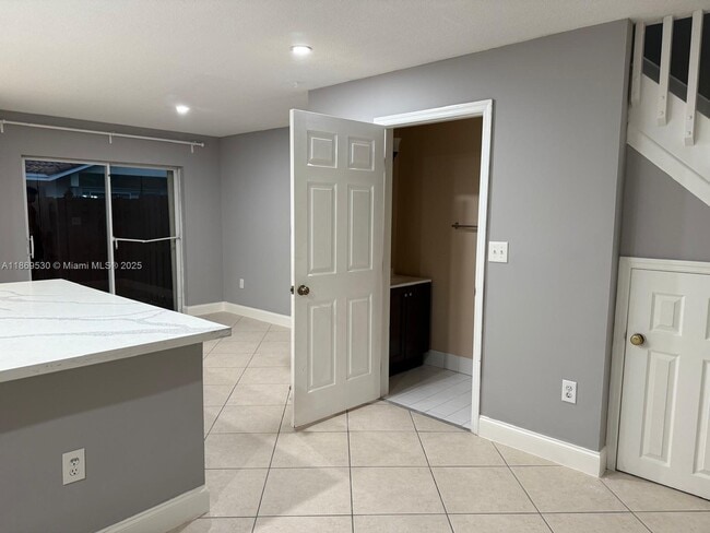 Foto del edificio - 305 NW 109th Ave