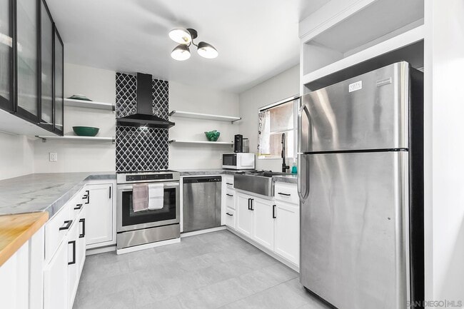 Building Photo - 2510 Clairemont Dr
