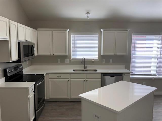 Building Photo - 800 Sequoia Dr