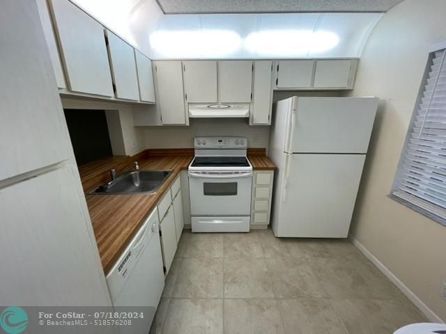 Foto del edificio - 3636 N University Dr